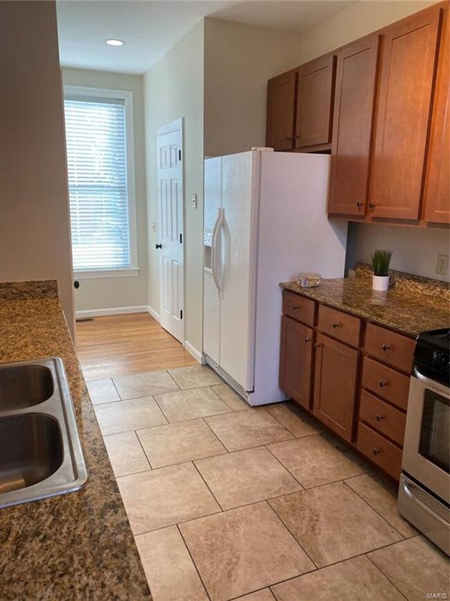 Building Photo - 816 Ann Ave