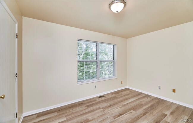 Building Photo - 61 Woodlake Ct