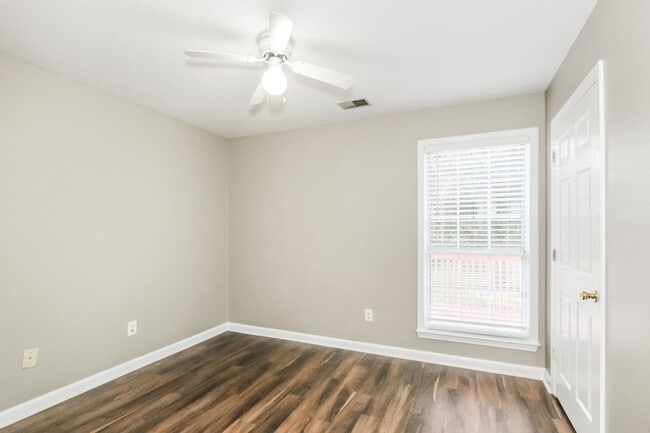 Building Photo - 108 Flagstone Ln
