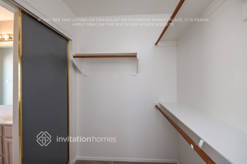 Building Photo - 364 S Bermuda Dr