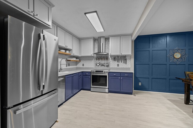 Building Photo - 222 Riverview Terrace