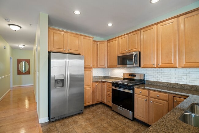 Building Photo - 35 E All Saints St