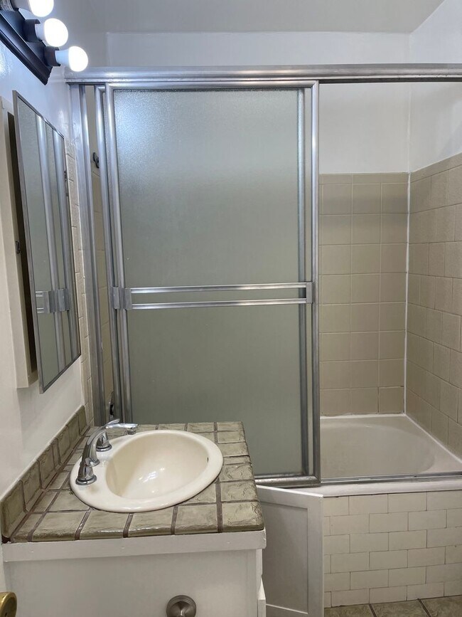 Building Photo - 1976 Hillhurst Ave