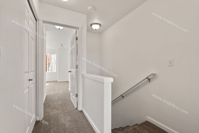 Building Photo - Charming Townhome w/ Fireplace, Balcony & ...