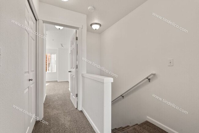 Building Photo - FREE 2ND MONTH RENT! Charming Townhome w/ ...