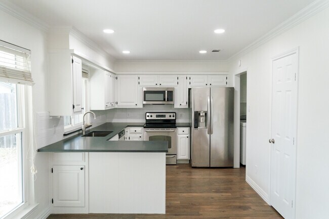 Building Photo - 2861 Panhandle Dr