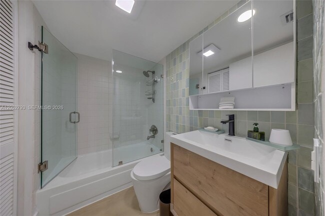 Building Photo - 540 Brickell Key Dr