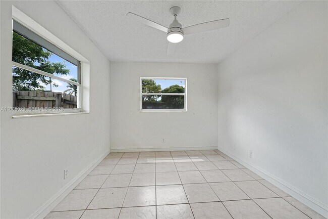 Building Photo - 849 SW 9th Ct