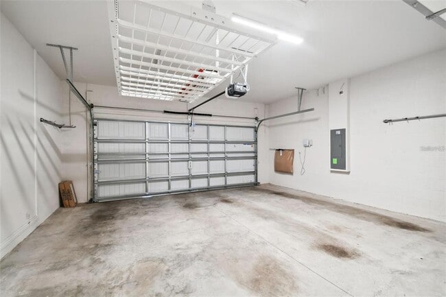 Building Photo - 13144 Peachleaf Ave