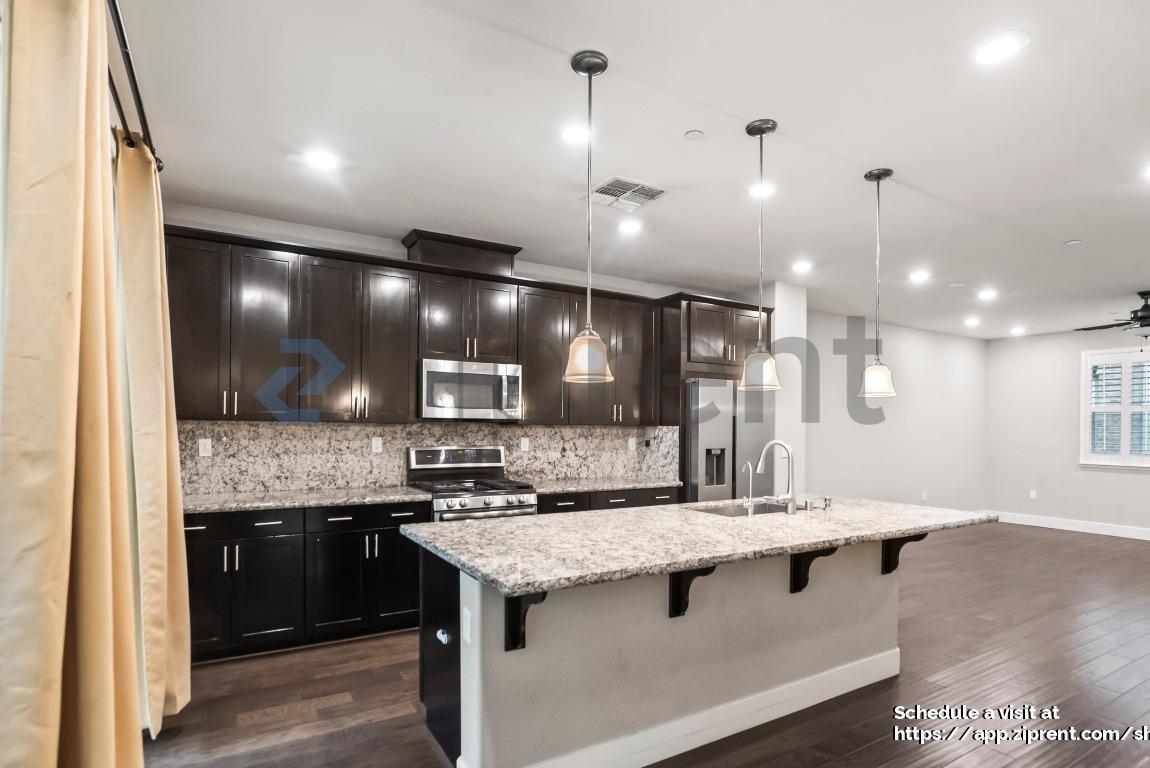 Building Photo - 4062 Kinsale St