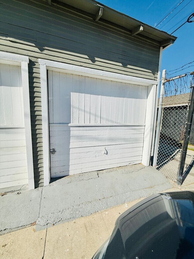 Building Photo - 1801 W 39th St