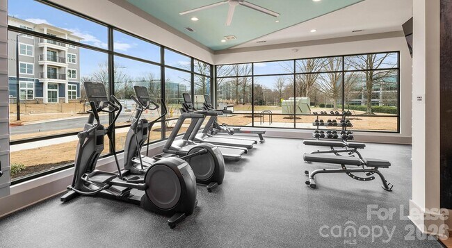 Building Photo - 2546 Perimeter Pointe Pkwy