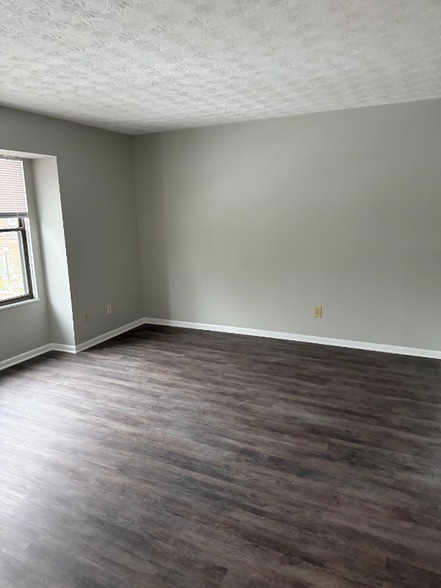 Building Photo - 14 Oakwood Ct