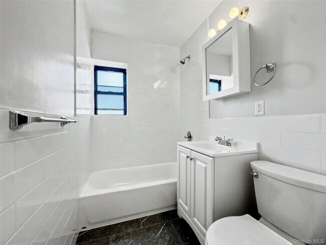Building Photo - 671 Bronx River Rd