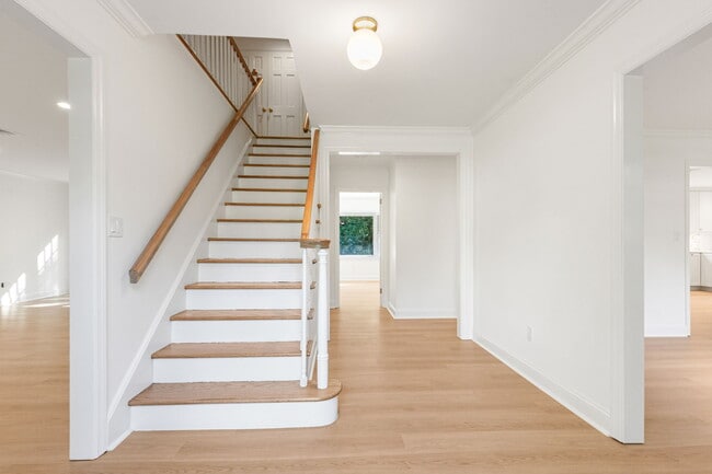 Building Photo - 18 Echo Ln