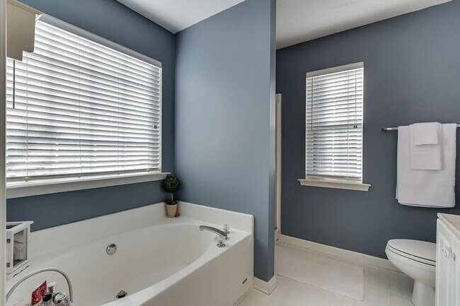 Building Photo - The perfect 3 bed, 2 bath home located in ...