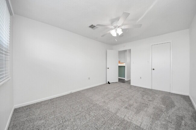 Building Photo - Waterfront Rental