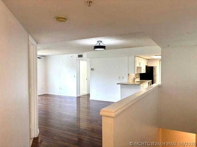 Building Photo - 100 Crestwood Ct N