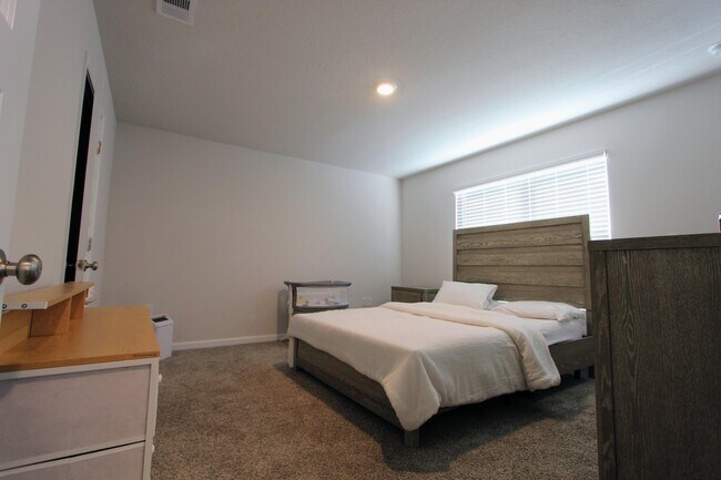 Building Photo - 440 Scarborough St