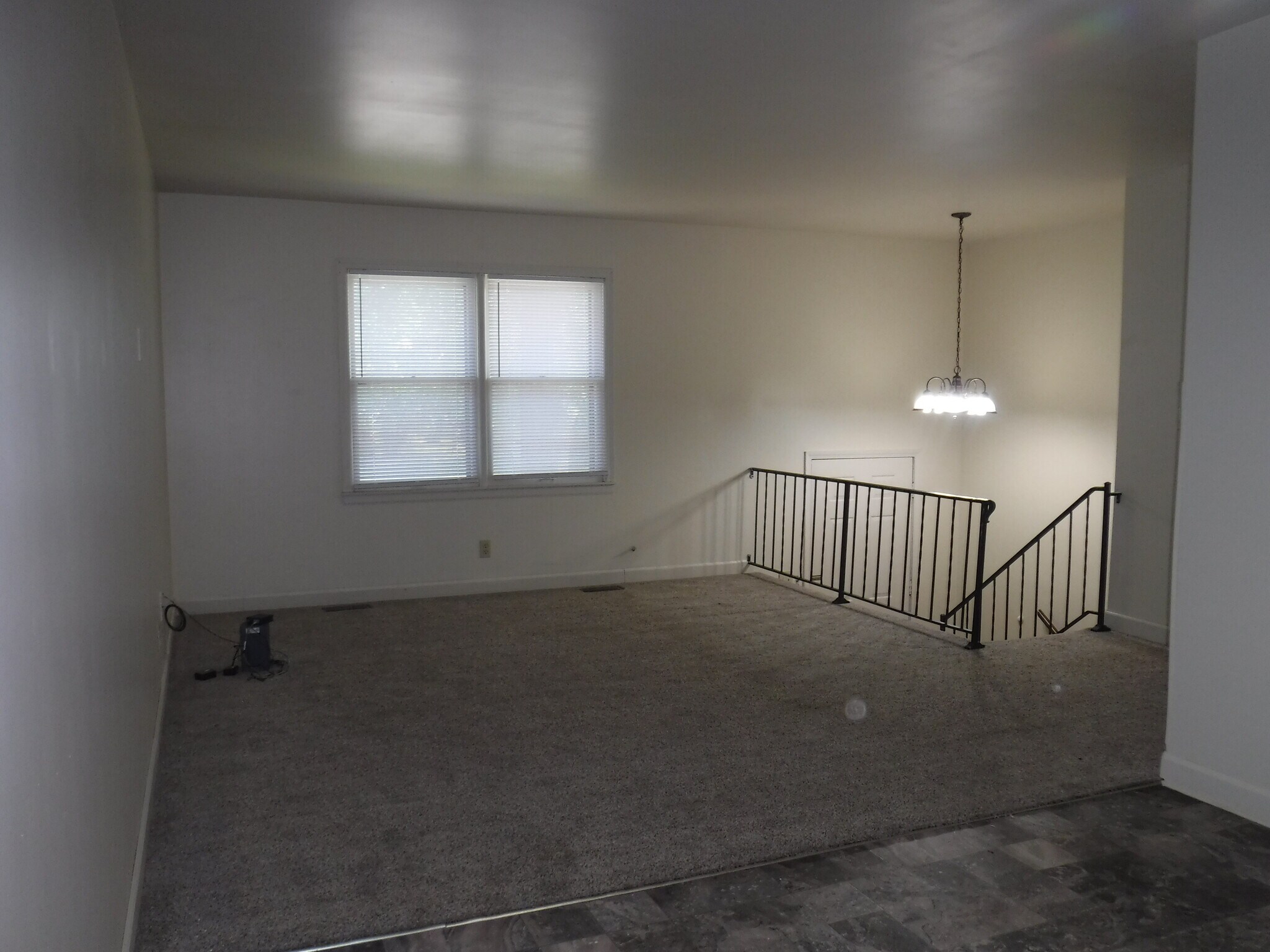 506 E Pawnee Living Room - 506 E Pawnee St