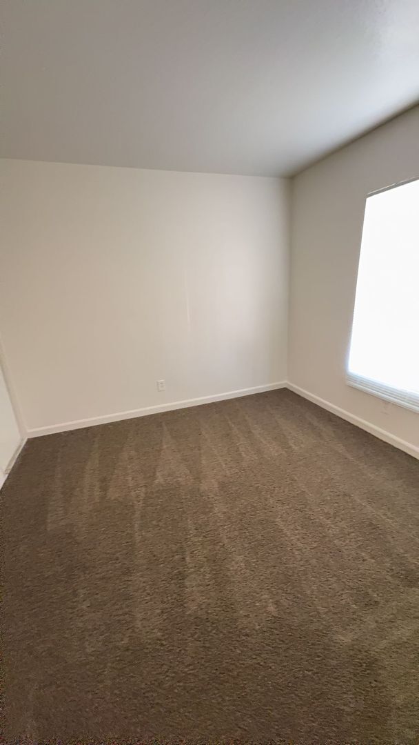 Building Photo - Adelanto 4 Bedroom