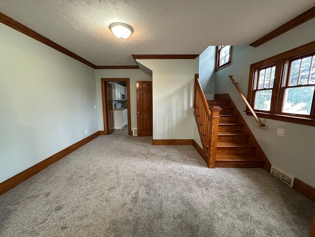 Building Photo - Move in Special - $500 off November rent -...