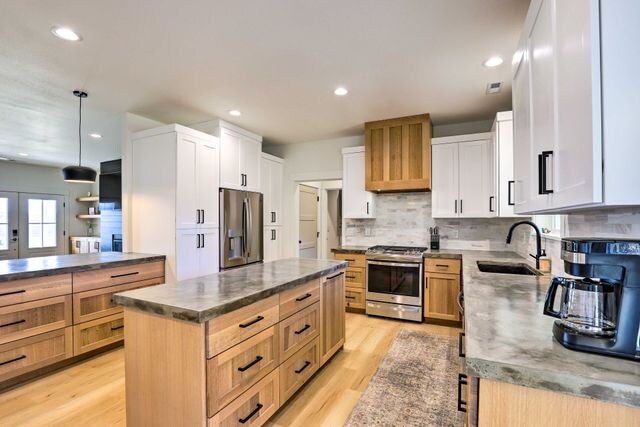 Building Photo - 40780 Clearview Dr N