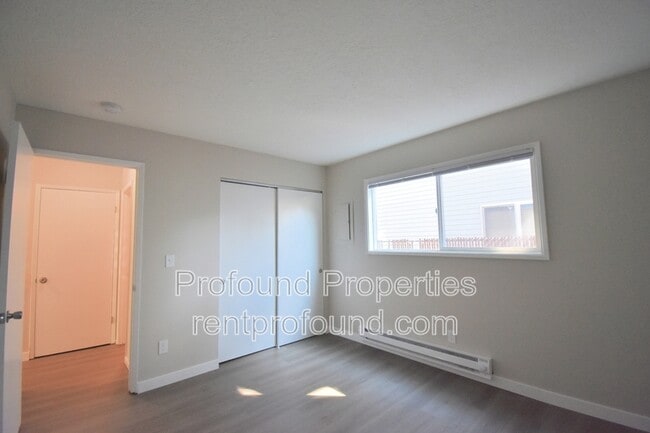 Building Photo - 704 NE 99th Ave