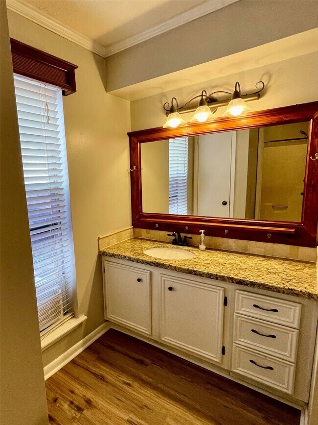 Building Photo - 16961 Larkspur