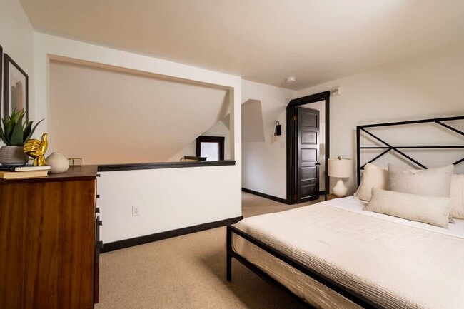 Building Photo - 2319 NW Raleigh St