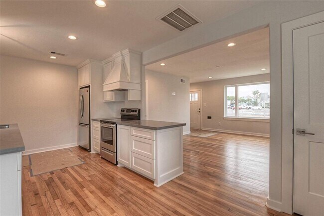 Building Photo - 1822 25th St