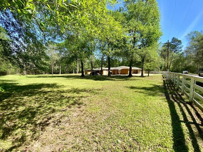 Building Photo - 10451 N Essex Dr