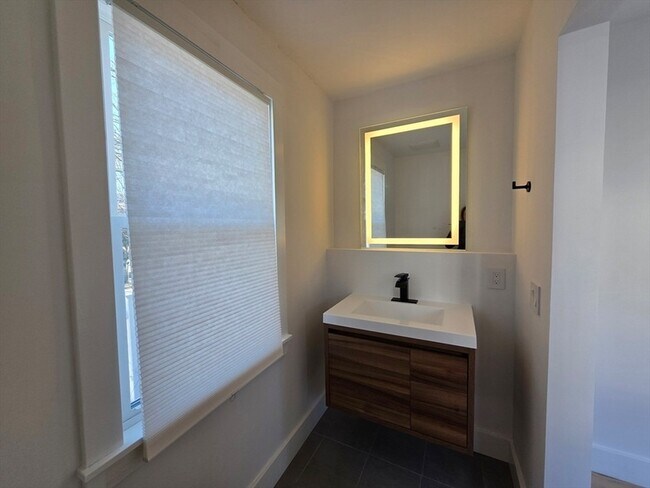 Building Photo - 84 Dudley St