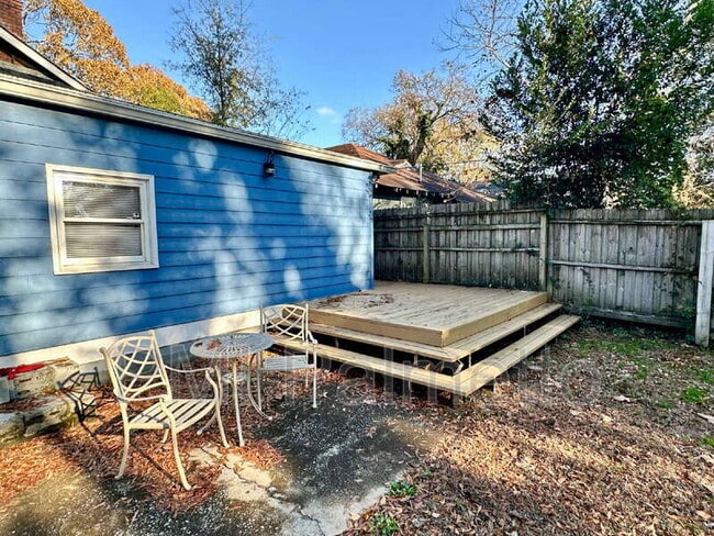 Building Photo - 2817 Columbia Ave