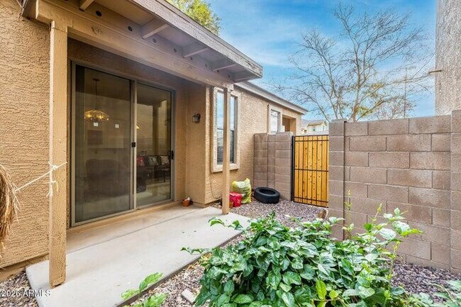 Building Photo - 2854 S Peel Dr