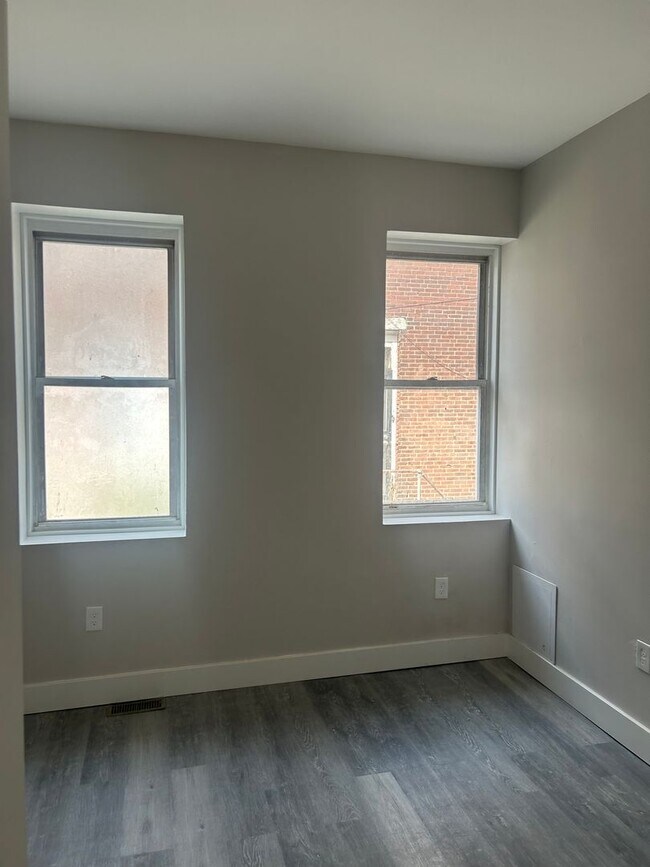 Building Photo - 2Br apartment in (duplex) 1st floor