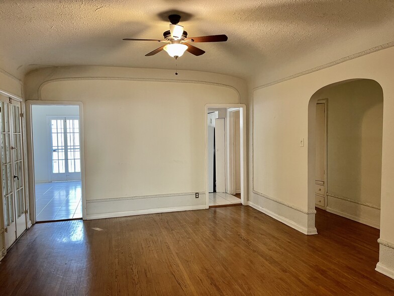 Building Photo - 1017 Meadowbrook Ave