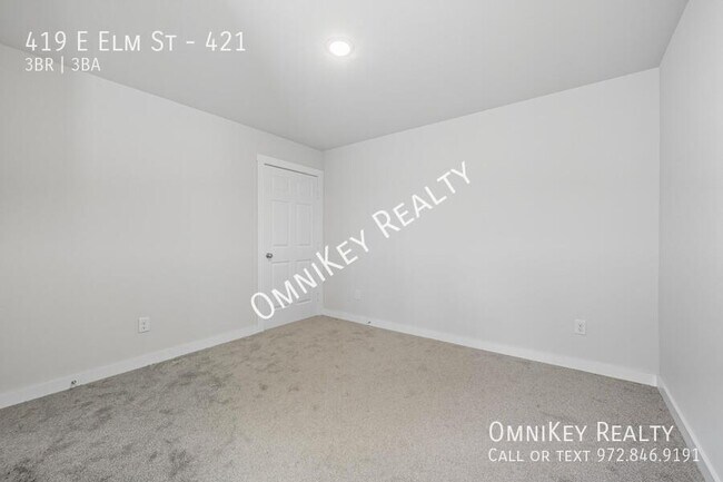 Building Photo - 419 E Elm St