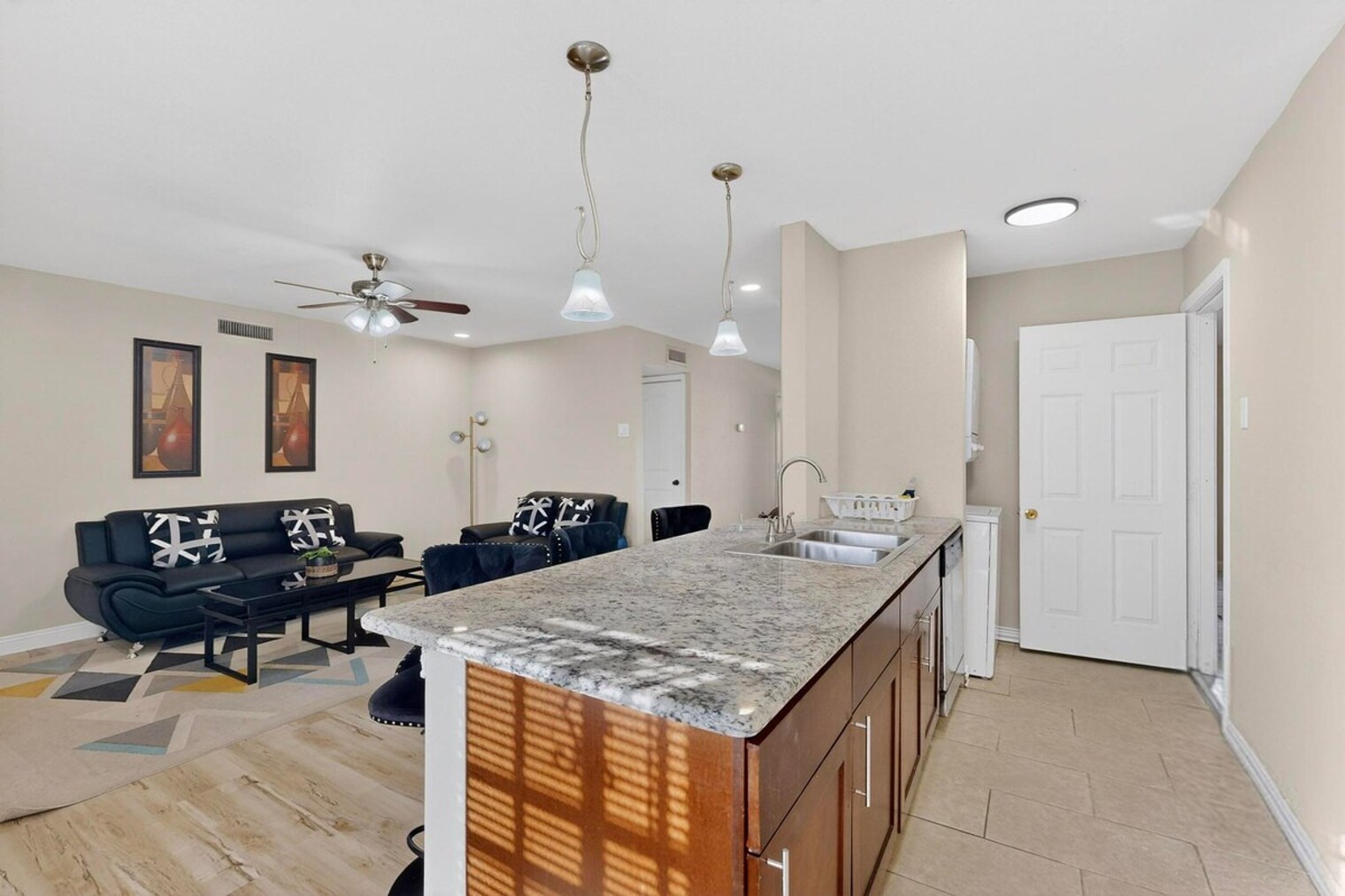Building Photo - 136 Yorkshire Dr