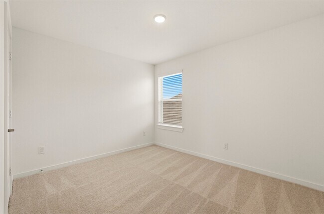Building Photo - 32503 Midsummer Dr