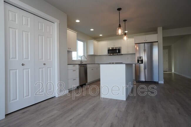 Building Photo - 1218 W Bass River Dr