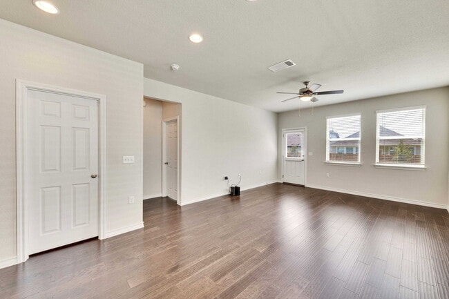 Building Photo - 12121 Cimaizon Dr