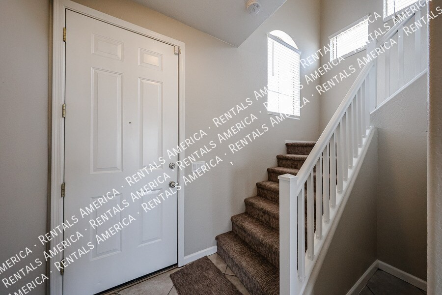 Building Photo - 3825 S 60th Dr