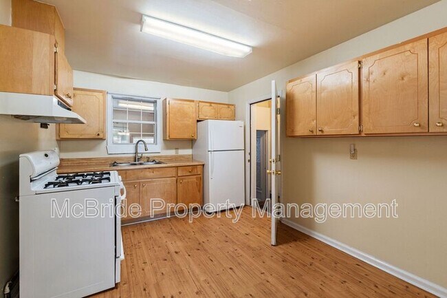 Building Photo - 1739 Cornell Dr
