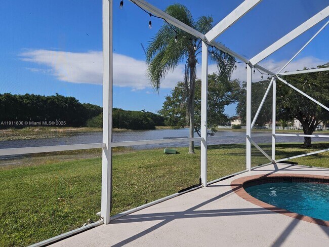 Building Photo - 900 Savannah Falls Dr