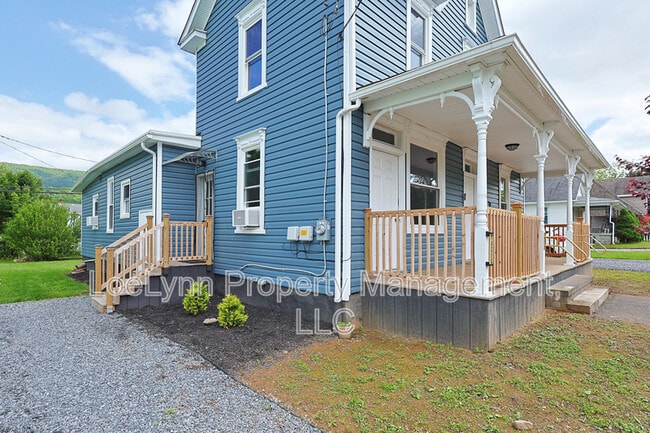 Building Photo - 14210 Temple St