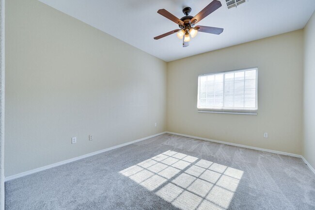 Building Photo - NE Near Nellis! Gated! Community Pool, Spa...