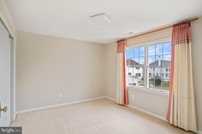 Building Photo - 43513 Lucketts Bridge Cir