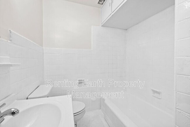 Building Photo - 6724 2nd Ave S