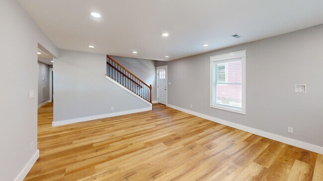 Building Photo - 1708 Highland Ave